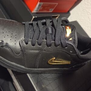 Nike Men's Black and Gold Sneakers